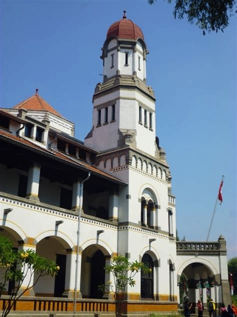 Terpaku Arsitektur Lawang Sewu - EMAKMBOLANG