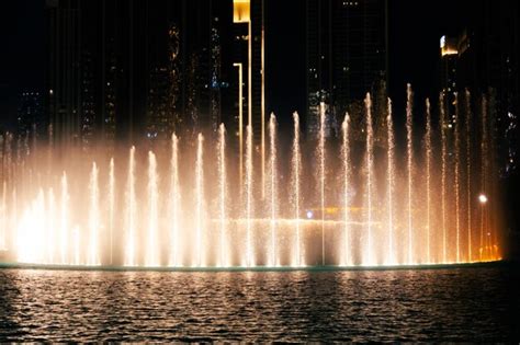 Premium Photo | The dubai fountain at night