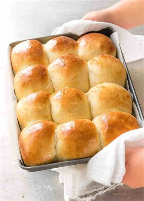 Soft No Knead Dinner Rolls | Recipe | Dinner rolls, Recipetin eats ...