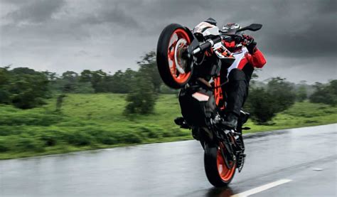 KTM Duke 390 vs Yamaha RD 350, test ride, review, ridden