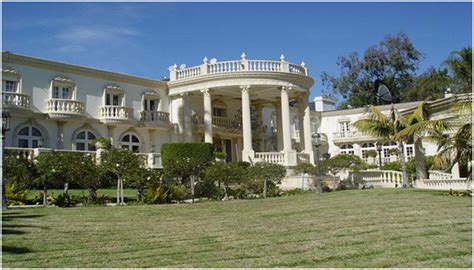 “MANNAT” A Luxurious Manor – LuxuryProperties.in