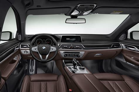 2016-BMW-750Li-xDrive-interior-cockpit-03 - Motor Trend en Español