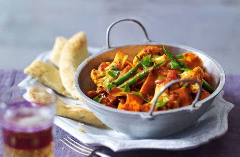 Spiced vegetable balti with garlic naan | Tesco Real Food