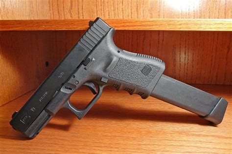 Glock 19 | Glock 19 9mm w/ 33 round mag. | Cory Barnes | Flickr