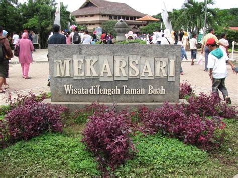 Martha Karlina: Taman Wisata Mekarsari