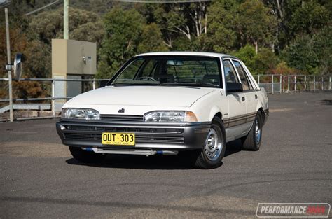 1986 Holden VL Commodore Turbo 0-100km/h & engine sound (video ...