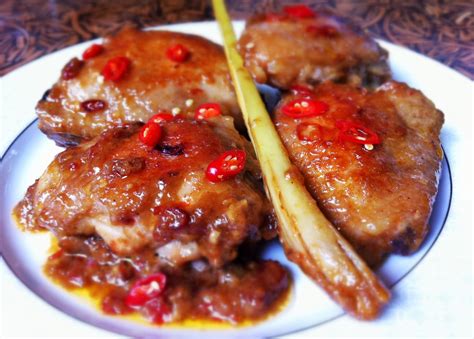 Me, My Food and I: Ayam Paniki - Sulawesi Style Spicy Coconut Chicken