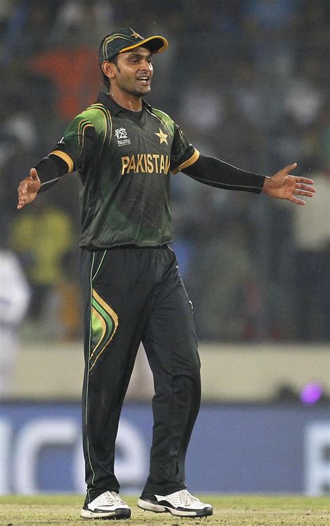 Mohammad Hafeez Banned From Bowling