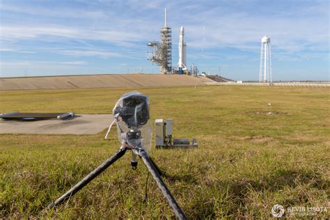 How I photographed the SpaceX Falcon Heavy launch with sound-triggered ...