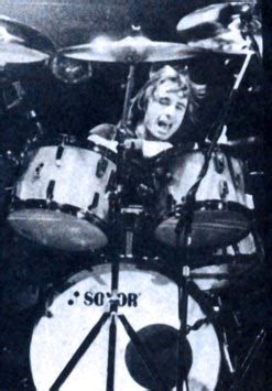 Drummerworld: Phil Rudd