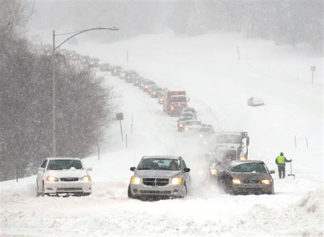 Snowstorm Slams Kansas and Missouri - The New York Times