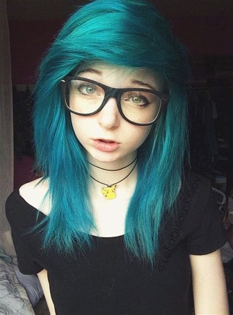 40 Cute Emo Hairstyles for Teens (Boys and Girls) - Buzz 2018