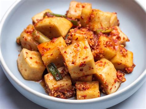 Kkakdugi (Radish Kimchi) Recipe