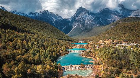 Aerial view of Blue Moon Lake with Jade Dragon Snow Mountain, Lijiang ...