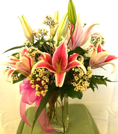 PINK LILY BOUQUET :: Blooms And Things