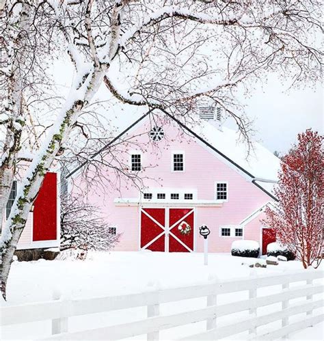 Pink house in Kennebunk, Maine. Image credit: @jackiegreaney | Old ...