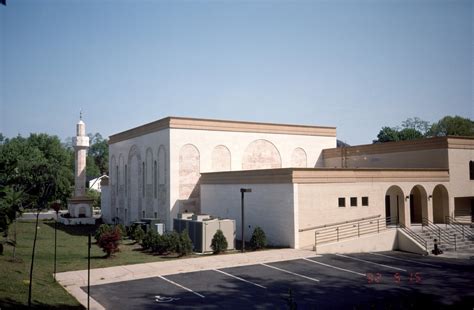 Dar Al-Hijrah Islamic Center | View to southern corner of mosque | Archnet