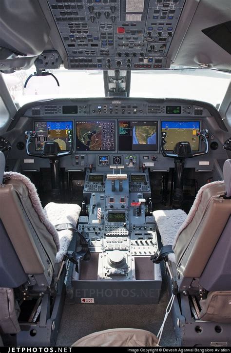 The beautiful digital cockpit of the Gulfstream G550. N550RP 5184 ...