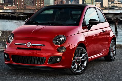 2017 fiat 500 sport black front three quarters 1 - Motor Trend en Español