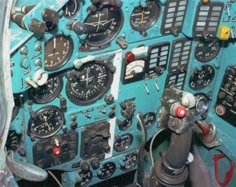 Aerospaceweb.org | Aircraft Museum - MiG-25 'Foxbat' Cockpit Pictures