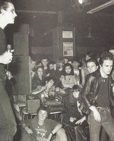 PHOTO: The Damned Dave Vanian and punk crowd at the 100 Club, London ...