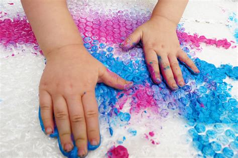 Sensory Art Ideas: Bubble Wrap Finger Painting