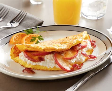 Apple Bacon Cheese Omelette Recipe - Daisy Brand