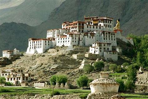 Himalayan Ladhak 6-Day Tour from Leh: Monasteries, Lakes, Yaks 2024