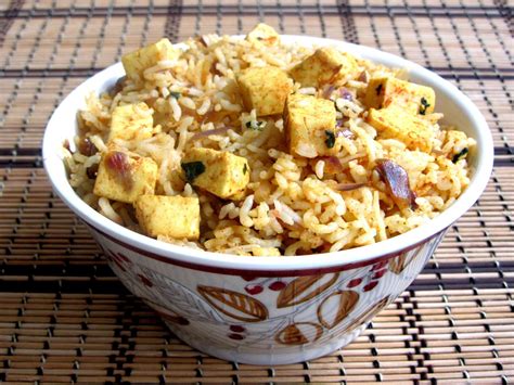 Vysya's Delicious Recipes: Paneer Fried Rice - Spicy Paneer Fried Rice ...