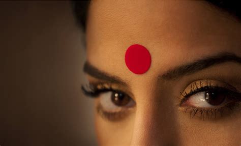 Importance of Applying Traditional Bindi or Tilak on the Forehead ...