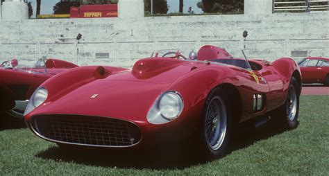 Dieser Ferrari 335 S Spider Scaglietti dürfte 28 bis 32 Millionen Euro ...