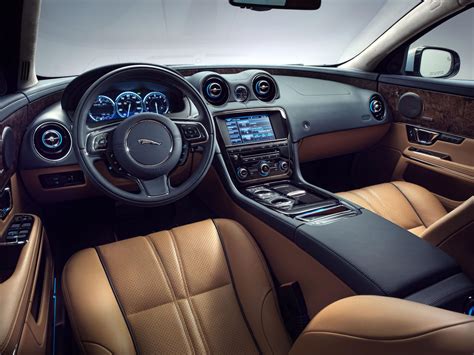 2014 Jaguar XJ interior