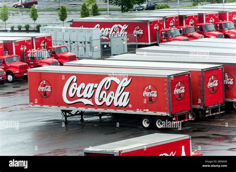 Coca cola bottling plant hi-res stock photography and images - Alamy