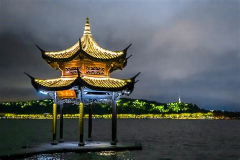 Hangzhou West Lake | Alexis Jetsets | Travelling around the West Lake ...