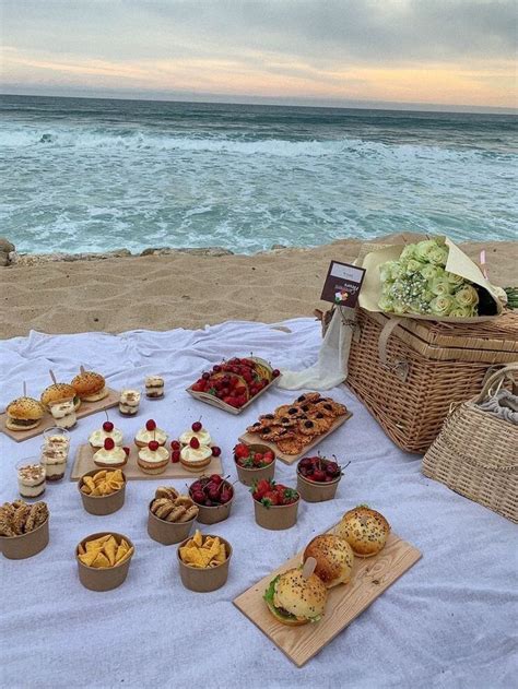 Pin by 𝐜𝐚𝐬𝐞𝐲. on yum | Picnic inspiration, Picnic food, Picnic