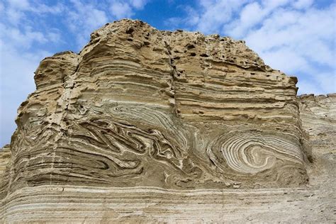 Soft-sediment deformation within seismogenic slumps of the Dead Sea ...