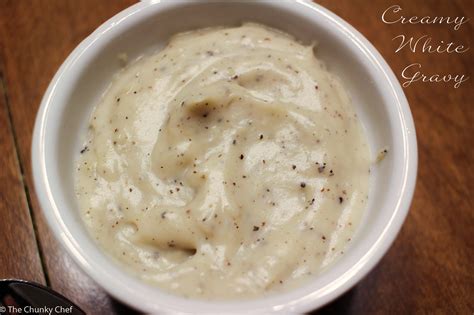 Creamy Peppered White Gravy - The Chunky Chef