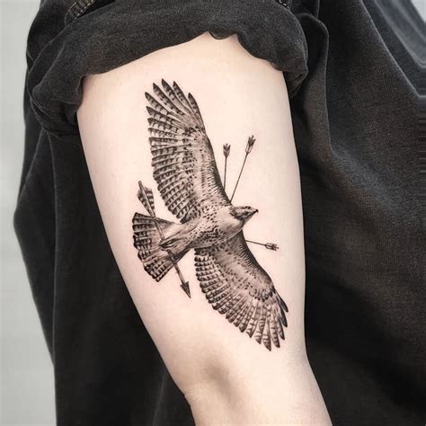 Aggregate more than 69 red tail hawk tattoo latest - in.coedo.com.vn