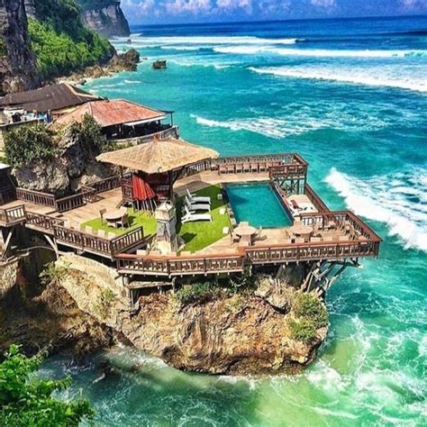 Travello - Beautiful Bali, Indonesia 🌴💙