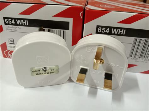 MK 654 WHI 13A 3Pin Plug Top – Nanyang Electric Estore