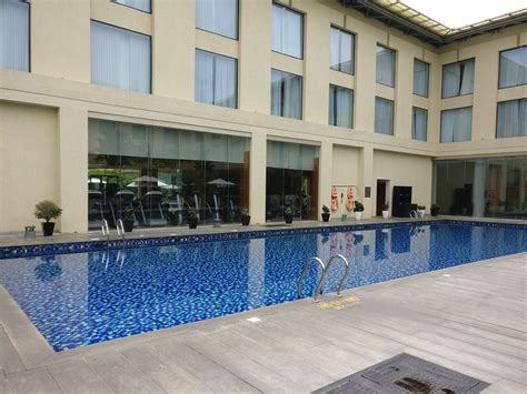 Courtyard by Marriott Kochi Airport Pool Pictures & Reviews - Tripadvisor