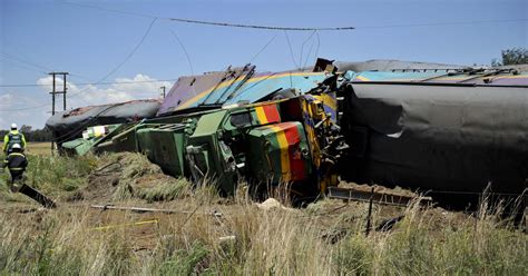 At least 18 killed in South Africa train crash - CBS News