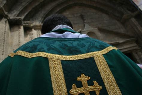 Anglican Vestments: What Are They? - Anglican Compass