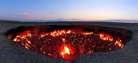 Beautiful Stuff: Natural gas crater in the Karakum desert, Turkmenistan ...