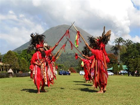 tari Cakalele - Tarian Perang Dari Maluku