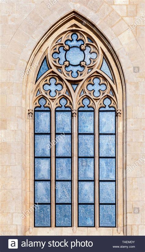 Download this stock image: Ornamented window of a cathedral in gothic ...