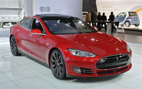 Tesla's entry-level Model S gets a $2,000 price hike