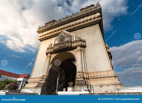 Patuxai in Vientiane, Laos stock photo. Image of people - 107235278