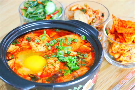 CiCiLi.tv - Korean Seafood Soft Tofu Stew Recipe (Sundubu Jjigae)