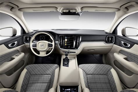 Volvo V60 Cockpit 2018 — Ubi Testet